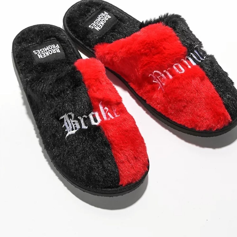 Broken Promises Bred Split‎ Slippers